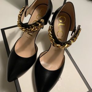 Brand new Gucci 626710 Chain Pointed Leather Pumps